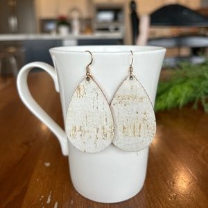 Nickel & Suede Lightweight Leather Earrings sz small (2").White cork leather.